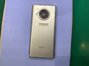 AQUOS R7のバッテリー交換ならデータそのまま・最短即日修理のスマホ修理工房町田モディ店へ！